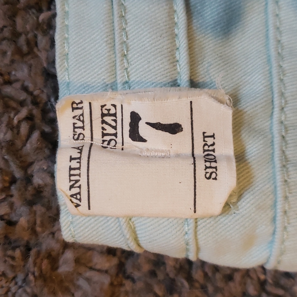 Shorts - Picture 3 of 6
